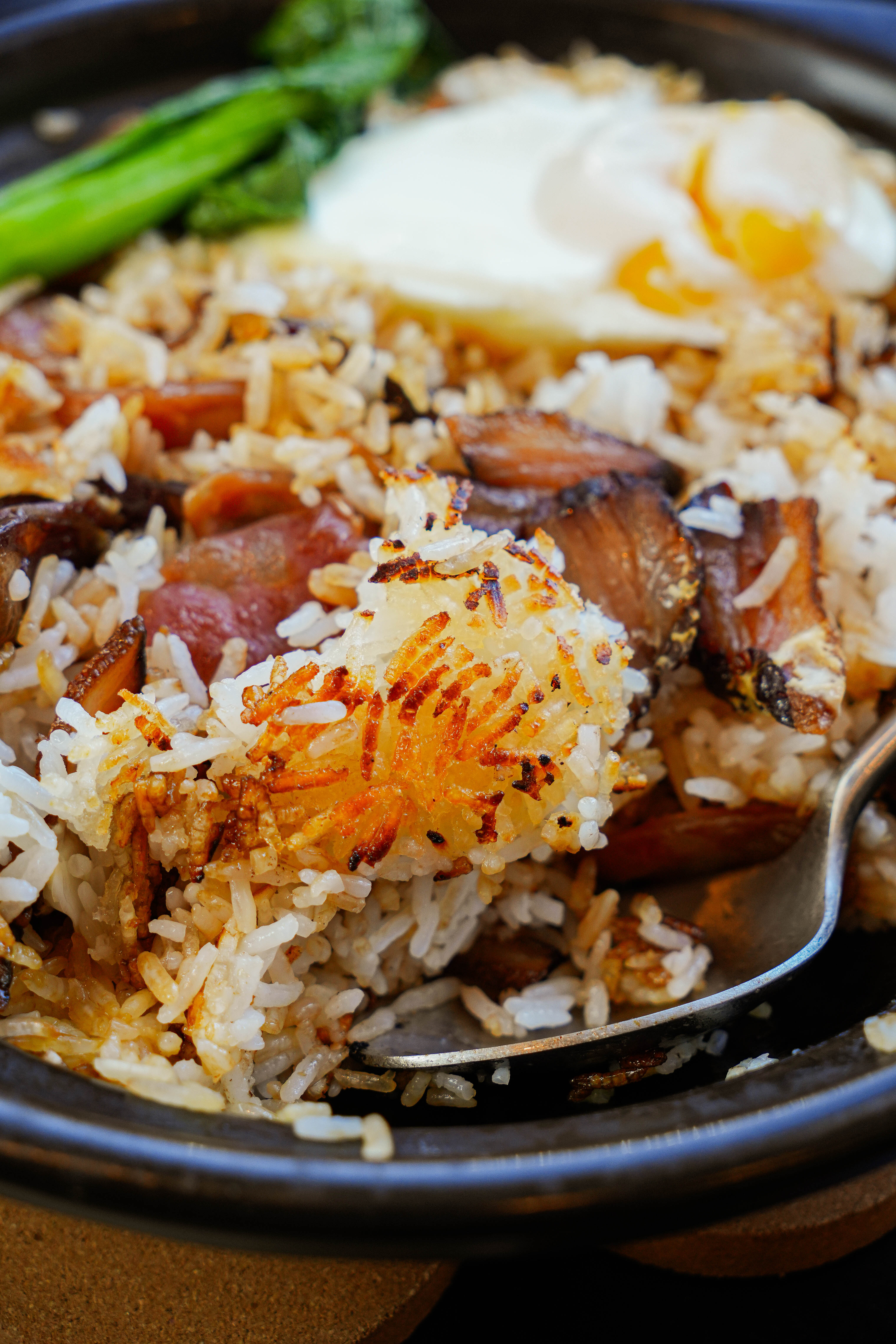 Crispy rice in claypot rice