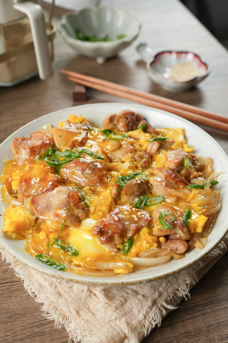 Easy Oyakodon Japanese chicken and egg rice bowl