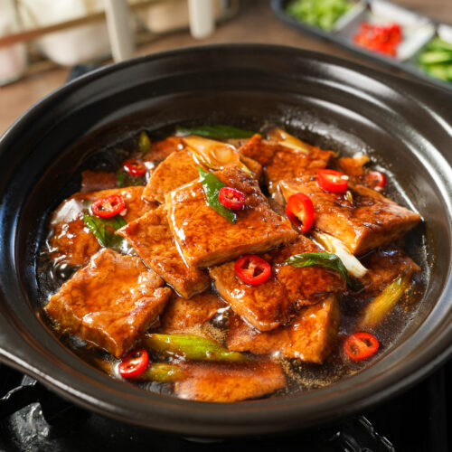 Chinese Braised Tofu with Green Onion (Scallion Tofu)