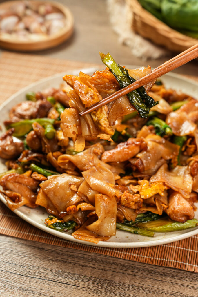 pad see ew - Thai Stir Fried Rice Noodles