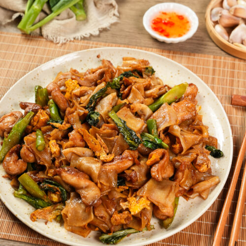 Pad See Ew (Thai Stir Fried Rice Noodles)