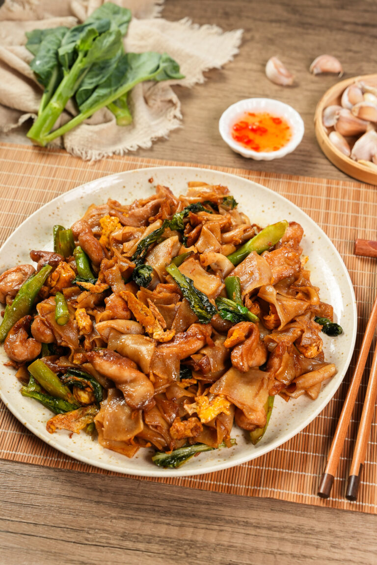 Pad See Ew (Thai Stir Fried Rice Noodles)